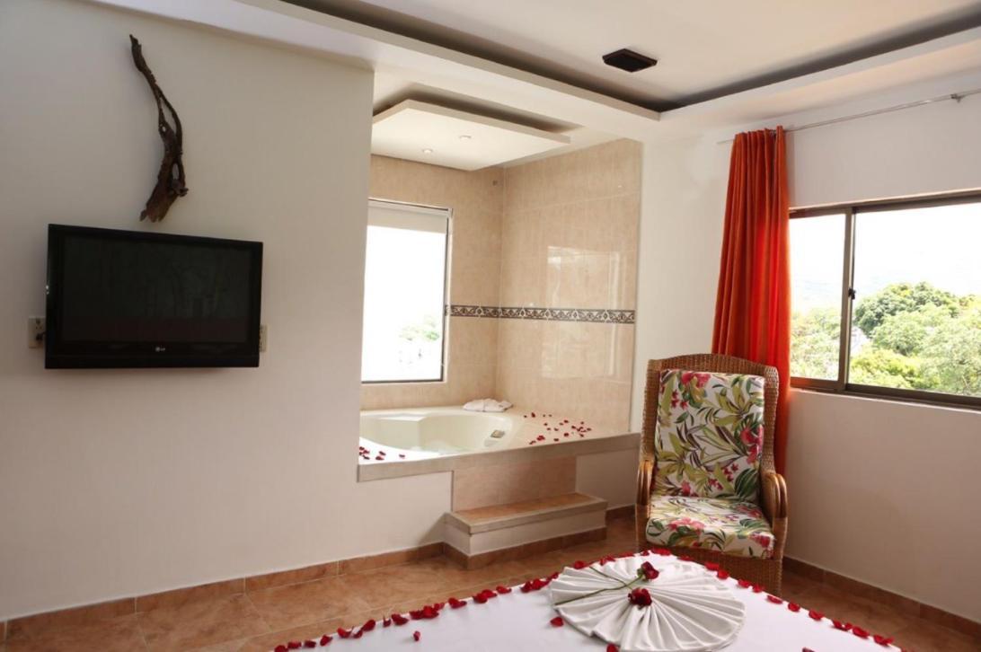 Hotel Anamichu Suites Мелгар Екстериор снимка